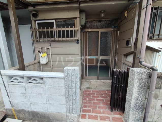 23/29 エントランス