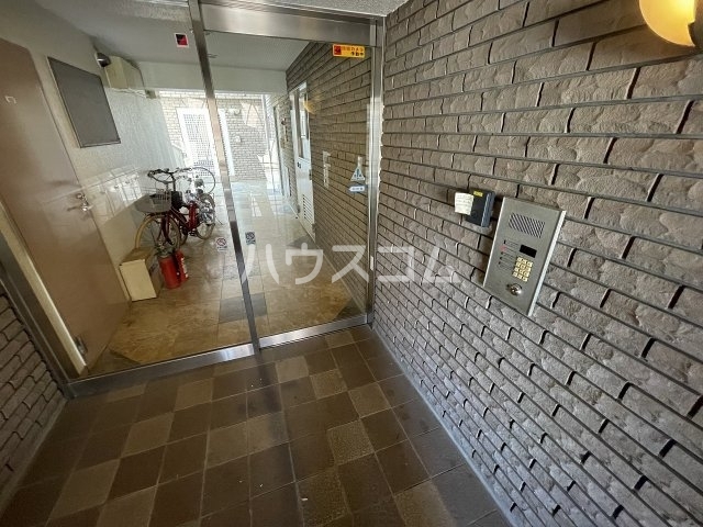 14/18 エントランス