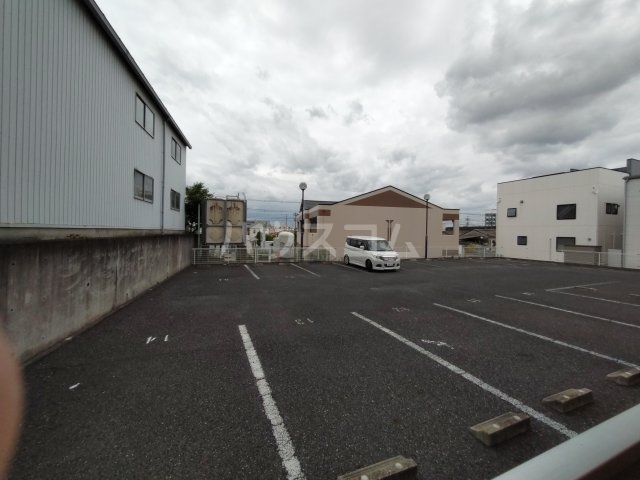 22/30 駐車場