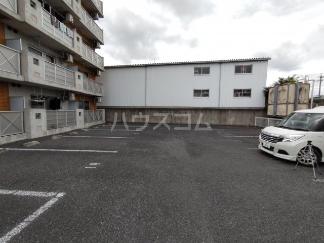 23/30 駐車場