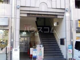 27/30 エントランス