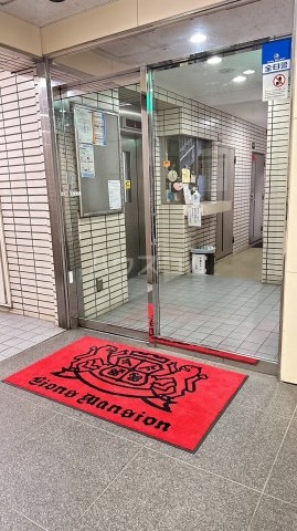 28/30 エントランス