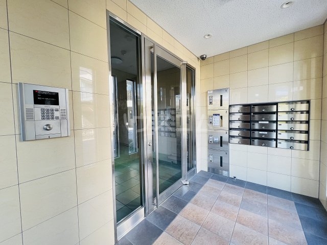 19/23 エントランス