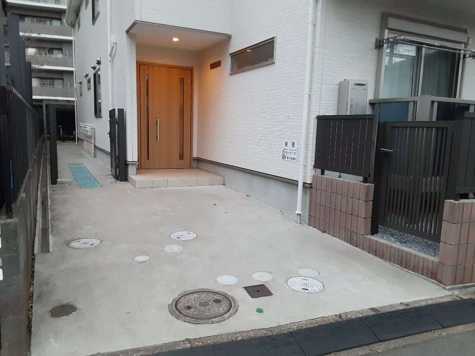 28/30 エントランス