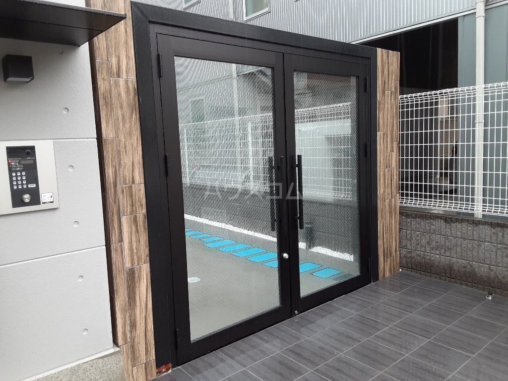 2/3 エントランス