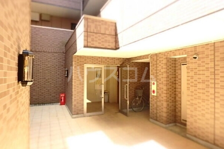 17/25 エントランス