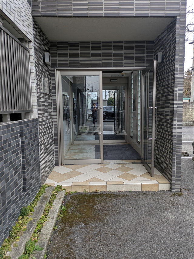 21/30 エントランス