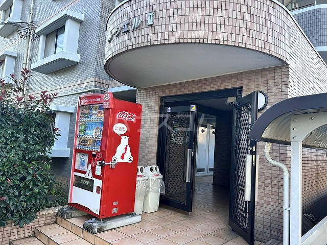 21/30 エントランス
