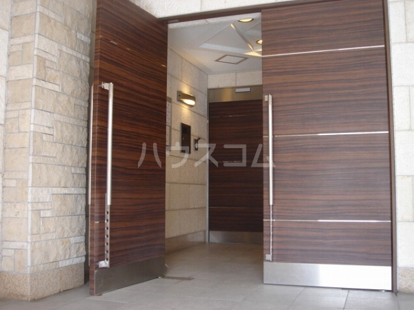 26/30 エントランス