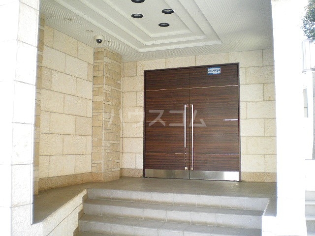 27/30 エントランス