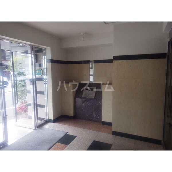 21/28 エントランス