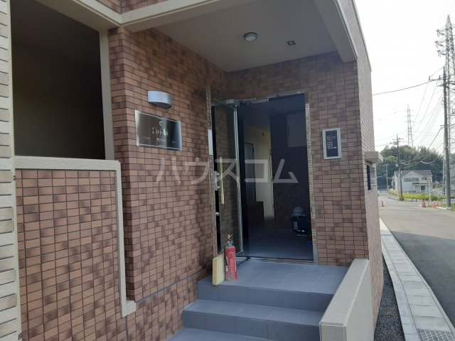 27/30 エントランス