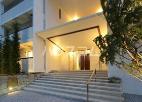 25/30 エントランス