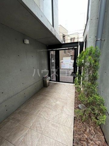 2/2 エントランス