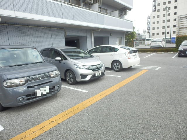 22/28 駐車場