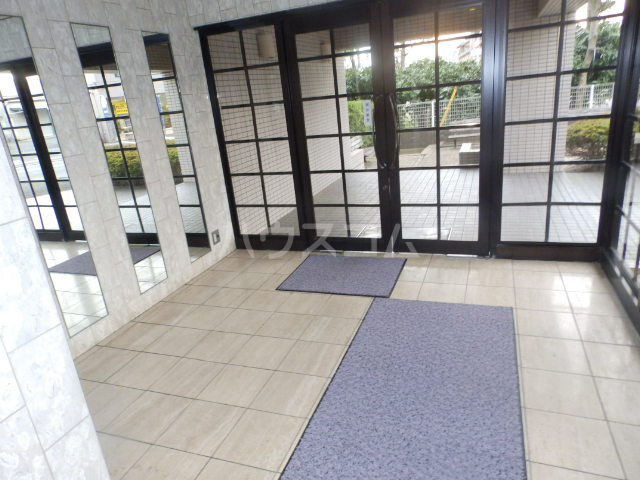 28/30 エントランス