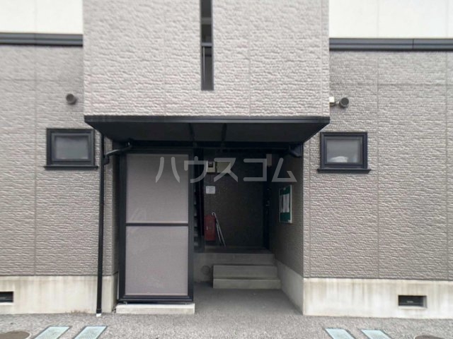 21/30 エントランス