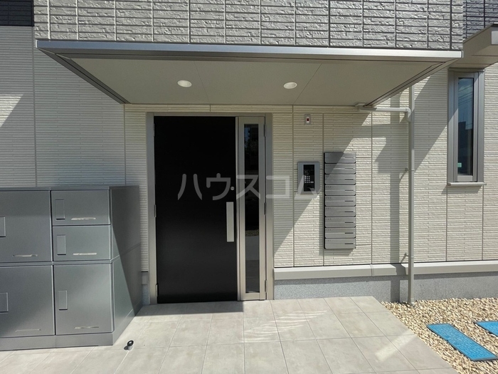 17/30 エントランス