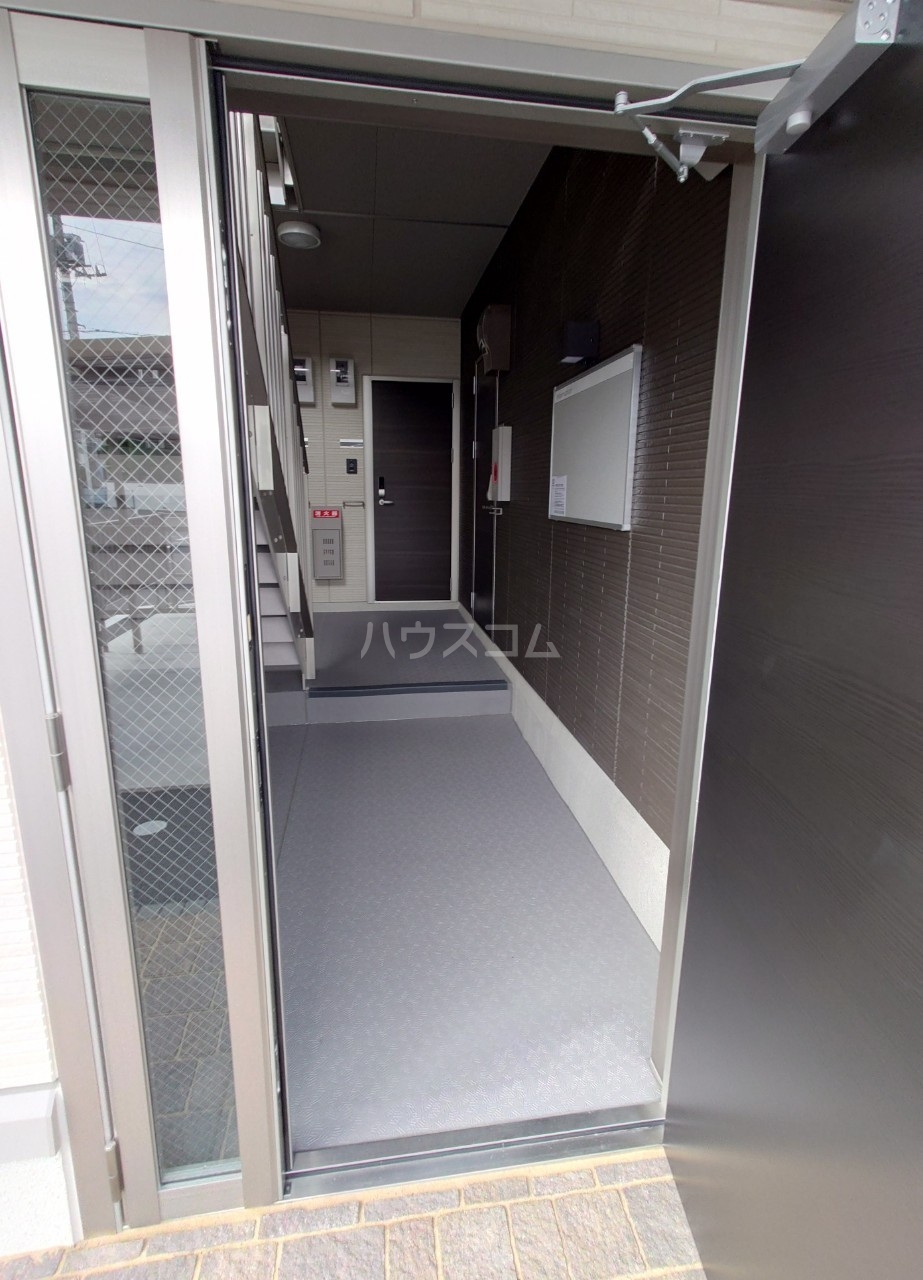 23/24 エントランス