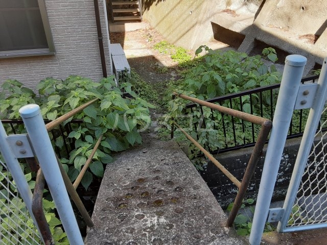 26/30 エントランス