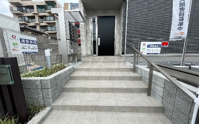 28/30 エントランス