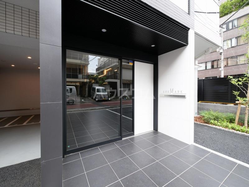 18/21 エントランス