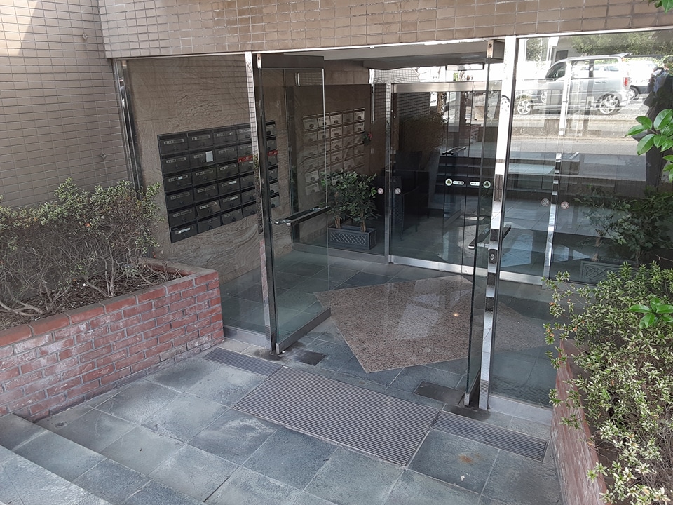 20/30 エントランス