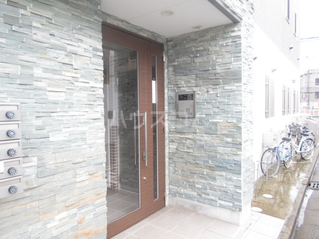 14/22 エントランス