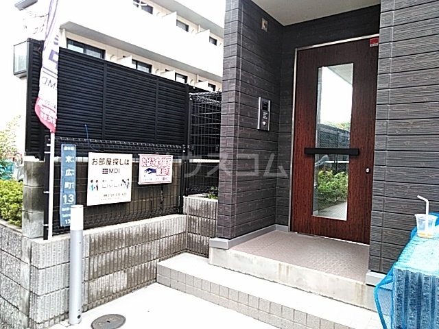 21/30 エントランス