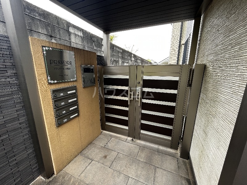 28/30 エントランス