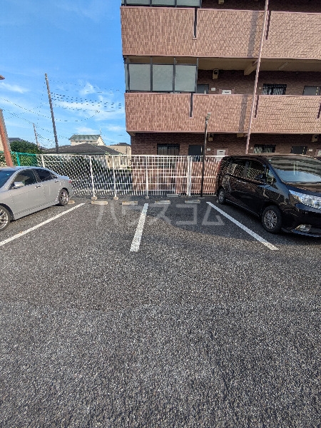 2/7 駐車場
