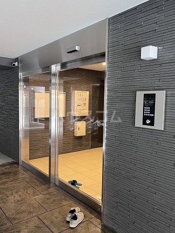 23/30 エントランス