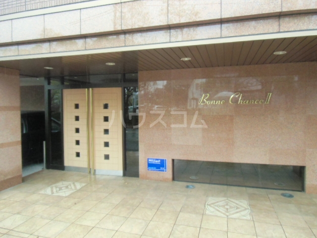 28/30 エントランス