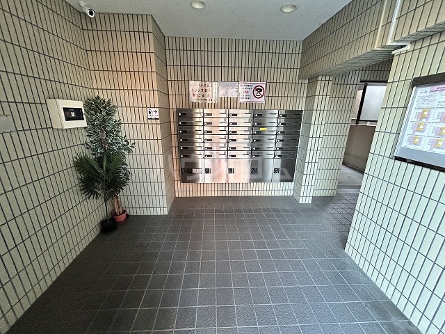 28/30 エントランス