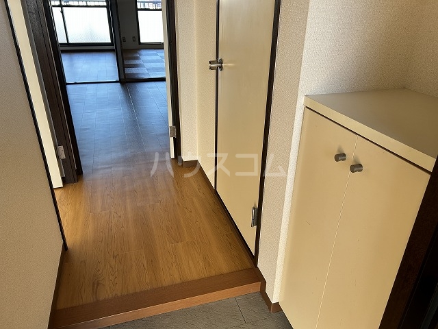 14/30 玄関