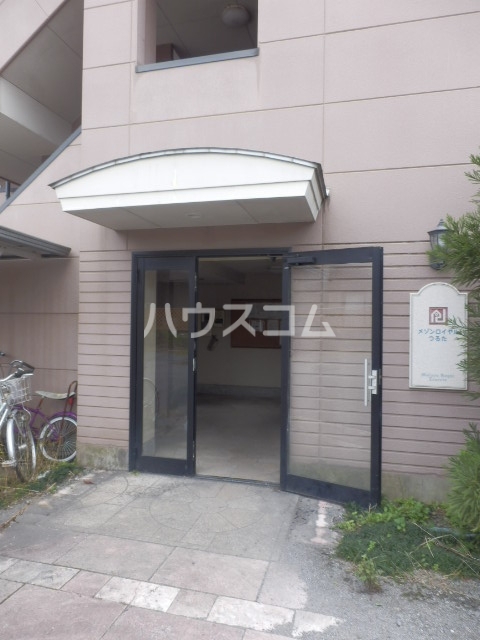 21/30 エントランス