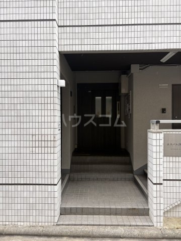 23/30 エントランス