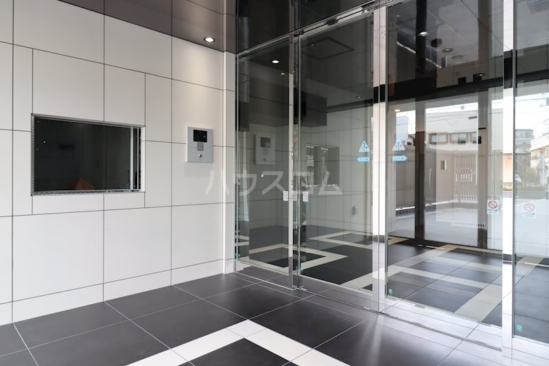 24/30 エントランス