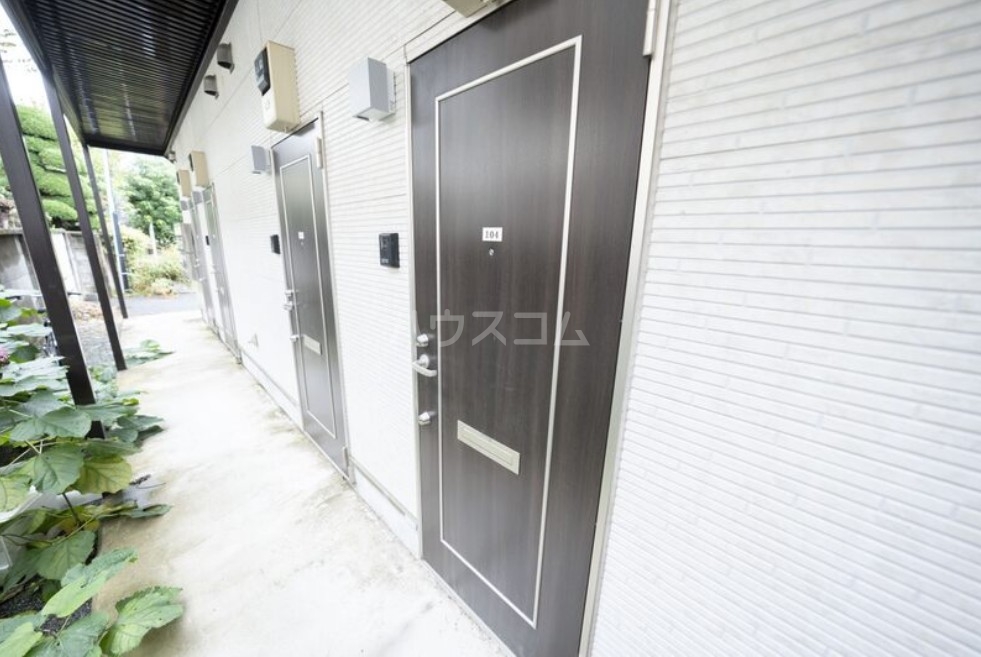 21/30 エントランス