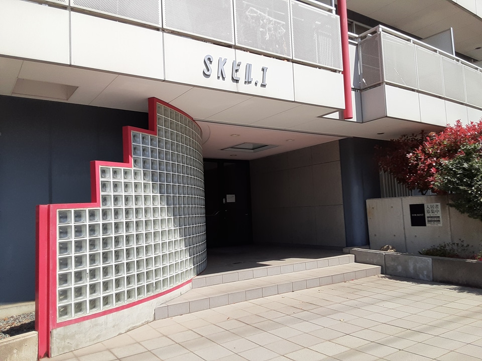 21/30 エントランス