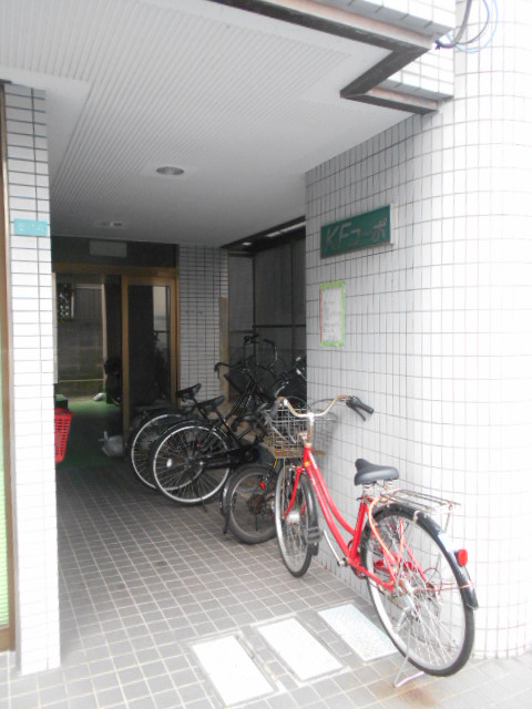 26/30 エントランス