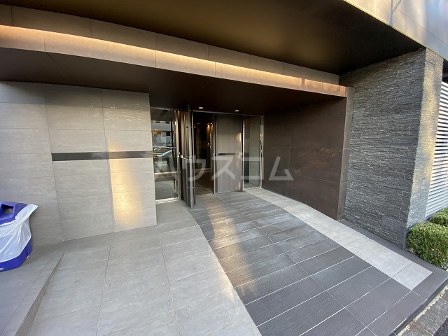 21/30 エントランス