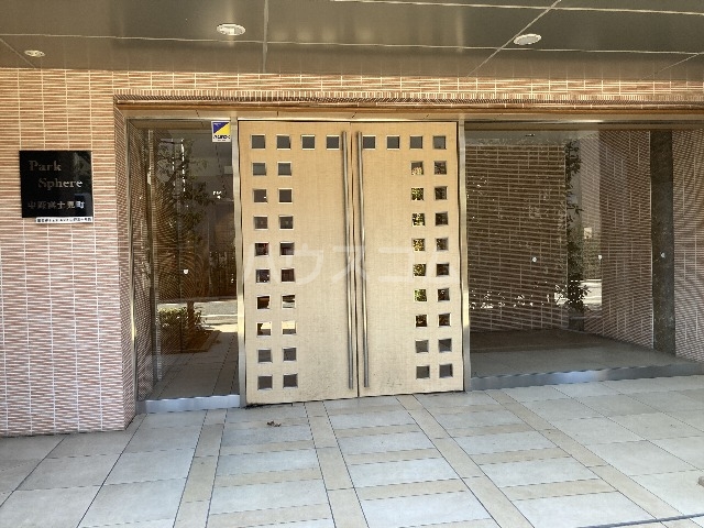 25/30 エントランス