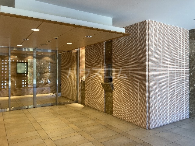 26/30 エントランス