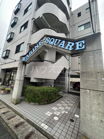 28/30 エントランス