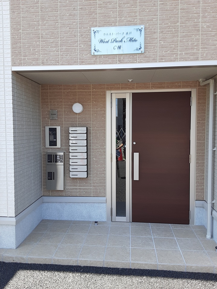 21/30 エントランス