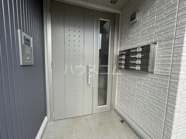 21/23 エントランス