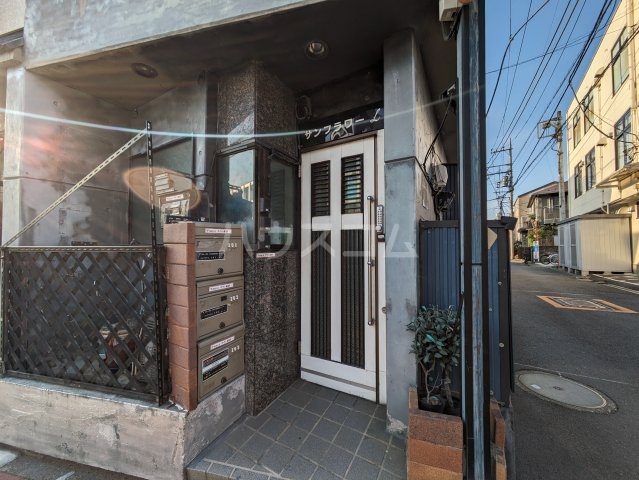 20/21 エントランス