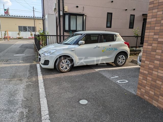 27/30 駐車場