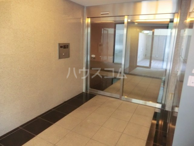 26/30 エントランス